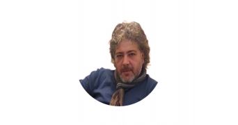 Теодор Томов създател на The Local Sparrow през 2000 година.